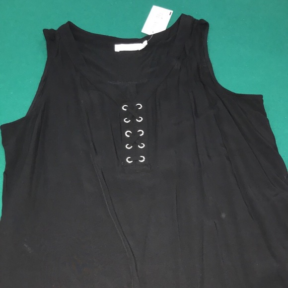 Black top - Picture 2 of 2